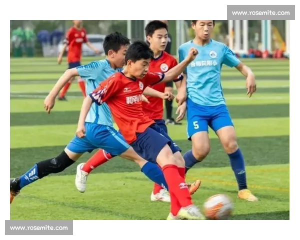 这座城市,正以最饱满的热情迎接足球的到来!